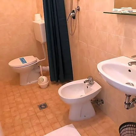 Adriatico فندق بيبيوني